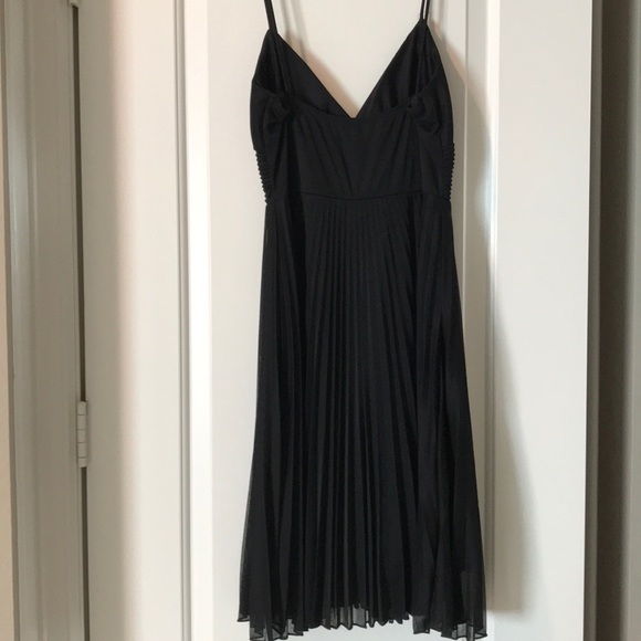 black dress! Summer date night is calling! - Picture 5 of 9